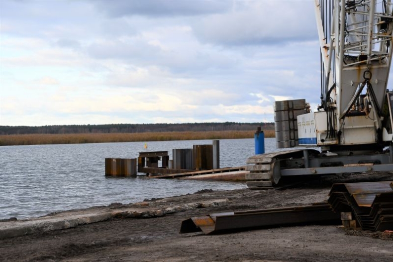 W Karsiborze powstaje nowa przystań dla rybaków. Na dnie znaleźli granaty i nabój - GospodarkaMorska.pl