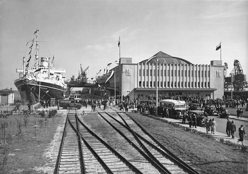 88 lat temu otwarto Dworzec Morski w Gdyni - GospodarkaMorska.pl