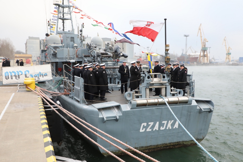ORP Czajka służył 54 lata. Za nami ostatnie opuszczenie bandery na okręcie - GospodarkaMorska.pl