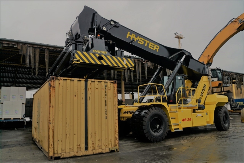 Nowy reach stacker już na OT Port Gdynia - GospodarkaMorska.pl
