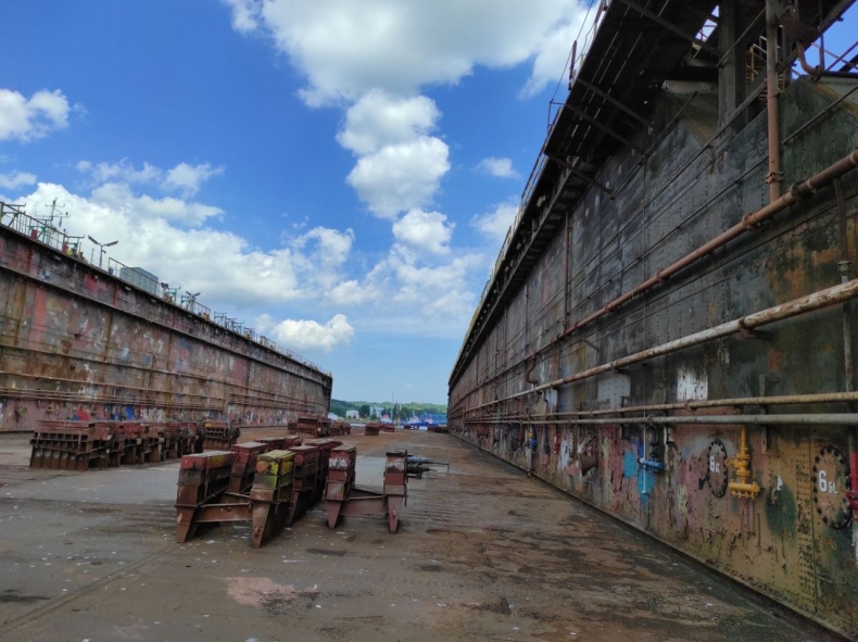 Gryfia sprzedaje trzy doki i holownik - GospodarkaMorska.pl