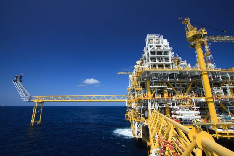 W USA wahania cen na rynku paliw, zapasy ropy maleją - GospodarkaMorska.pl