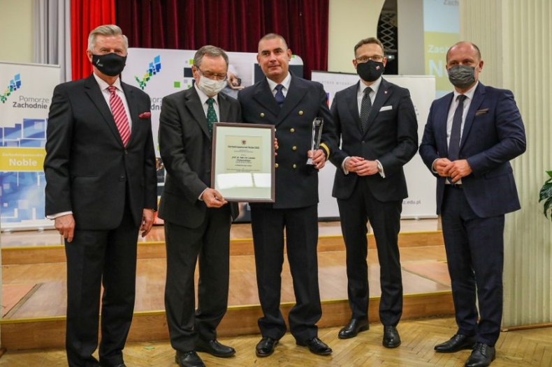 Zachodniopomorski Nobel za badania nad niezawodnością silników okrętowych  - GospodarkaMorska.pl