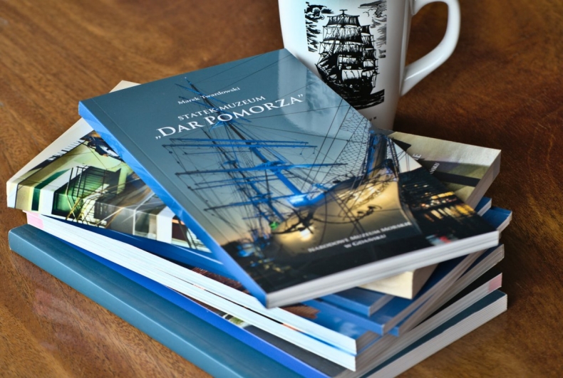 Poznaj „Dar Pomorza” na kartach przewodnika  - GospodarkaMorska.pl