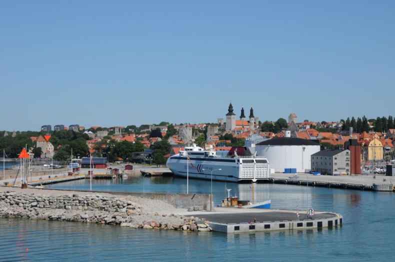Port w Visby ochraniany przez czołgi - GospodarkaMorska.pl