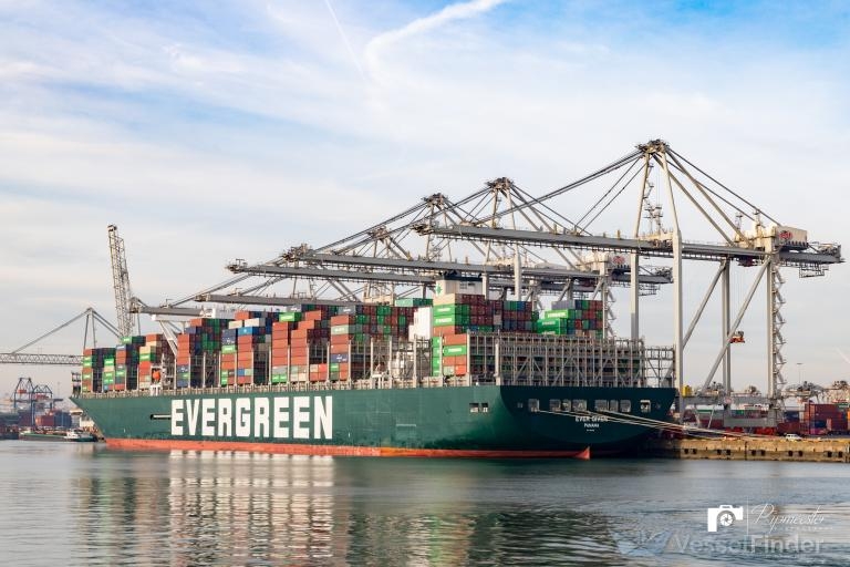 Od Ever Given do Omicrona. Podsumowanie 2021 roku w sektorze morskim - GospodarkaMorska.pl