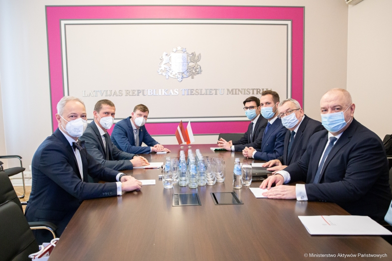Ministrowie Polski i Łotwy o współpracy portów - GospodarkaMorska.pl