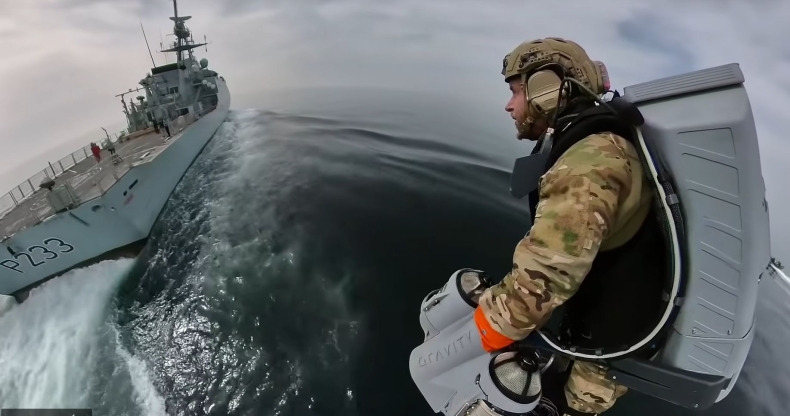 Marynarze niczym Iron-Man – Brytyjczycy testują odrzutowe kombinezony [WIDEO] - GospodarkaMorska.pl