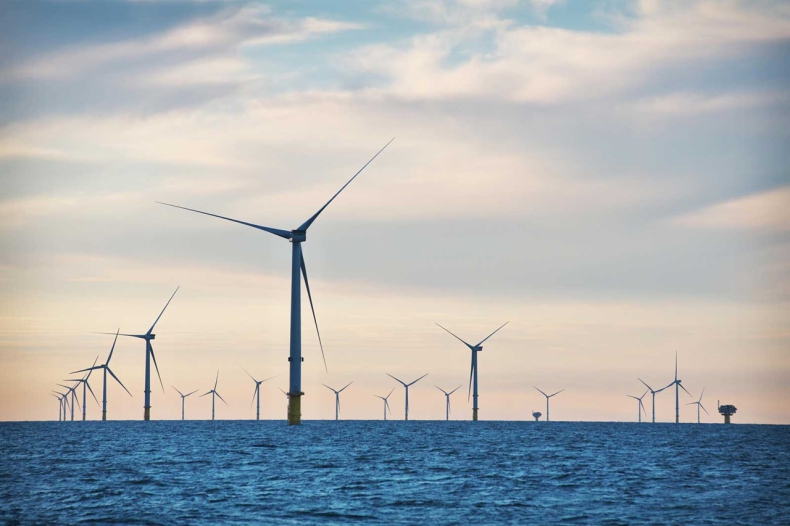 Na obszarze farmy morskiej Triton Knoll została zainstalowana pierwsza turbina wiatrowa - GospodarkaMorska.pl
