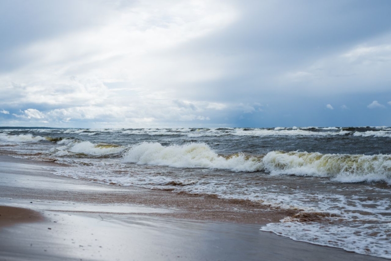 IMGW: alert dla Zalewu Szczecińskiego, wybrzeża Bałtyku oraz Żuław i Zalewu Wiślanego - GospodarkaMorska.pl