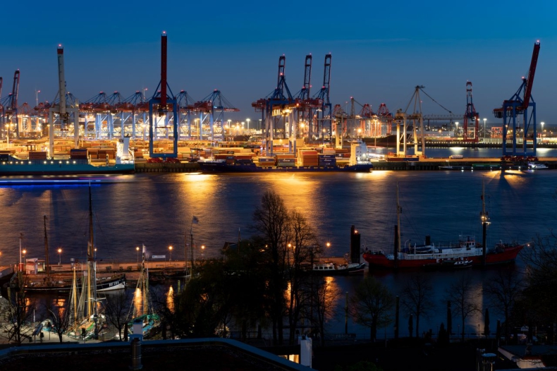Port w Hamburgu głębszy - GospodarkaMorska.pl