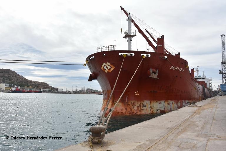 Holandia. Aresztowano kapitana i pierwszego oficera statku za opuszczenie jednostki po zderzeniu z tankowcem - GospodarkaMorska.pl