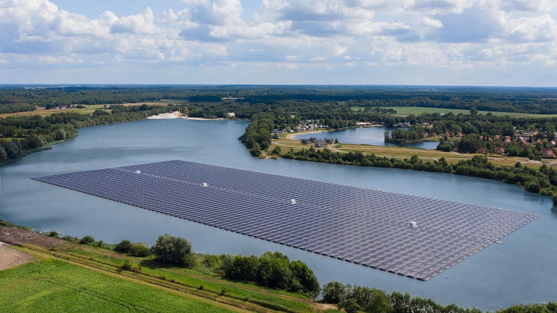Producent surowców zainwestował w pływającą farmę fotowoltaiczną o mocy 3 MW - GospodarkaMorska.pl