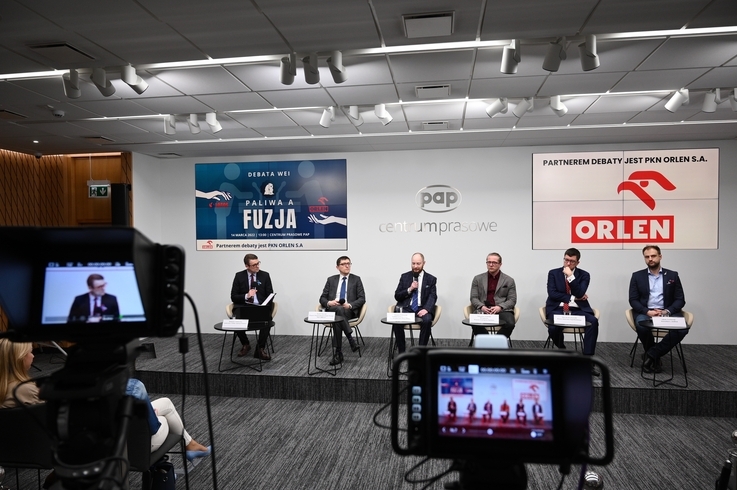 Debata: Orlen i Lotos muszą połączyć siły, aby sprostać konkurencji w branży [WIDEO] - GospodarkaMorska.pl