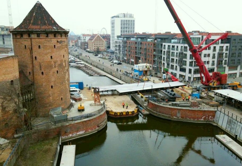 Most Stągiewny nad Motławą rośnie w oczach [WIDEO] - GospodarkaMorska.pl