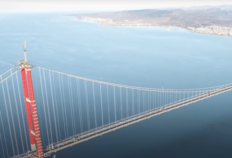 Nad Cieśniną Dardanele otwarto najdłuższy wiszący most na świecie łączący Europę z Azją [WIDEO, ZDJĘCIA]  - GospodarkaMorska.pl