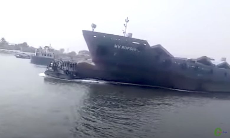 [WIDEO] Bangladesz. Frachtowiec zatopił prom, są ofiary - GospodarkaMorska.pl