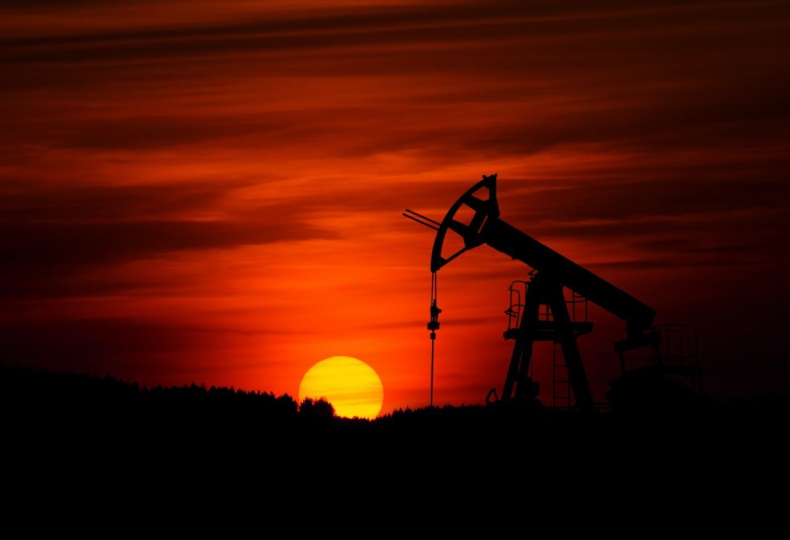 We wtorek ropa naftowa na rynkach tanieje - GospodarkaMorska.pl