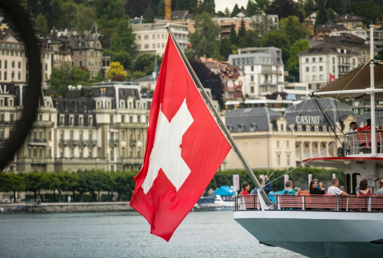 Szwajcaria przyjmuje sankcje UE wobec Rosji, m.in. dotyczące żeglugi - GospodarkaMorska.pl