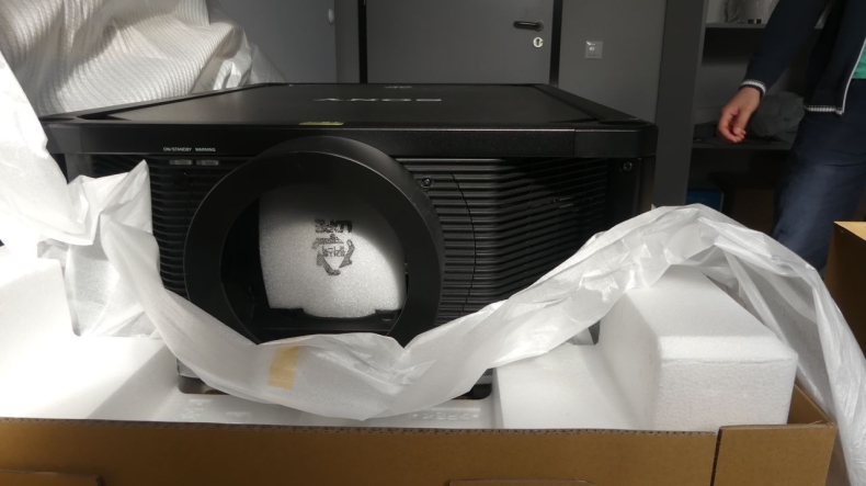 Szczecin. Pięć projektorów trafiło do planetarium Morskiego Centrum Nauki - GospodarkaMorska.pl