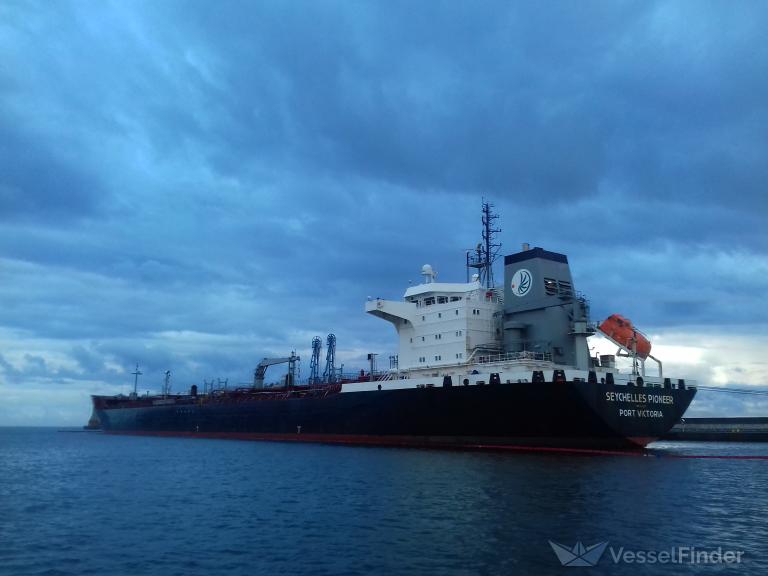 Tankowiec z rosyjską ropą zablokowany przez Greenpeace w porcie w Antwerpii - GospodarkaMorska.pl