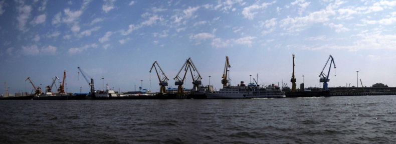 "Guardian": Rosja sprowadza statkami uzbrojenie z Iraku - GospodarkaMorska.pl