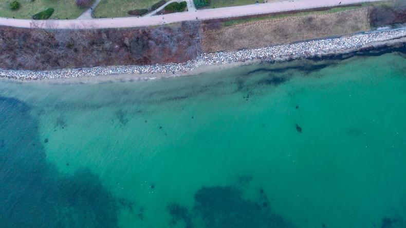 W czerwcu zacznie się odbudowa zniszczonej przez sztormy plaży w Orłowie - GospodarkaMorska.pl