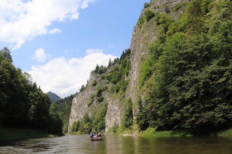 Flisacy zainaugurowali sezon spływów przełomem Dunajca - GospodarkaMorska.pl