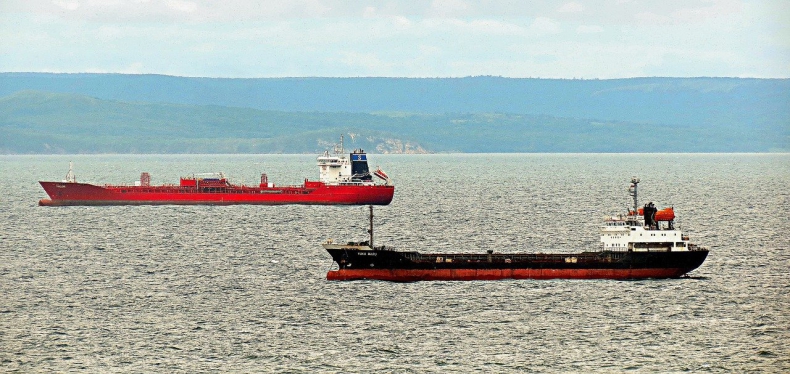 UE chce zablokować morski transport rosyjskiej ropy do krajów trzecich - GospodarkaMorska.pl