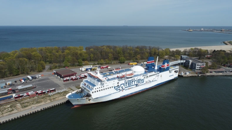 Prom Polferries z pomocą humanitarną dla Ukrainy w Porcie Gdańsk [WIDEO] - GospodarkaMorska.pl