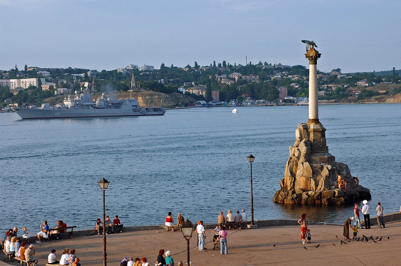 Ukraina. Wywiad wojskowy: szpitale w Sewastopolu pełne rannych z Wyspy Węży - GospodarkaMorska.pl