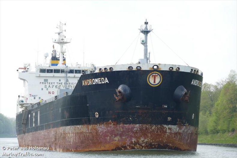W. Brytania. Greenpeace zablokował tankowiec z rosyjską ropą - GospodarkaMorska.pl
