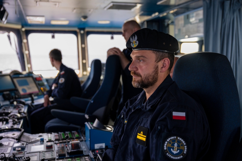 Polski okręt wykrył 168 obiektów minopodobnych - GospodarkaMorska.pl