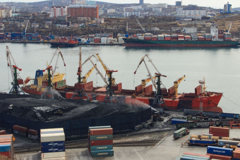 Pełno statków z rosyjskim węglem. Europa kupuje na zapas - GospodarkaMorska.pl