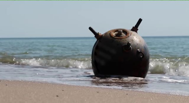 Na zaminowane plaże w obwodzie odeskim przychodzą ludzie - GospodarkaMorska.pl