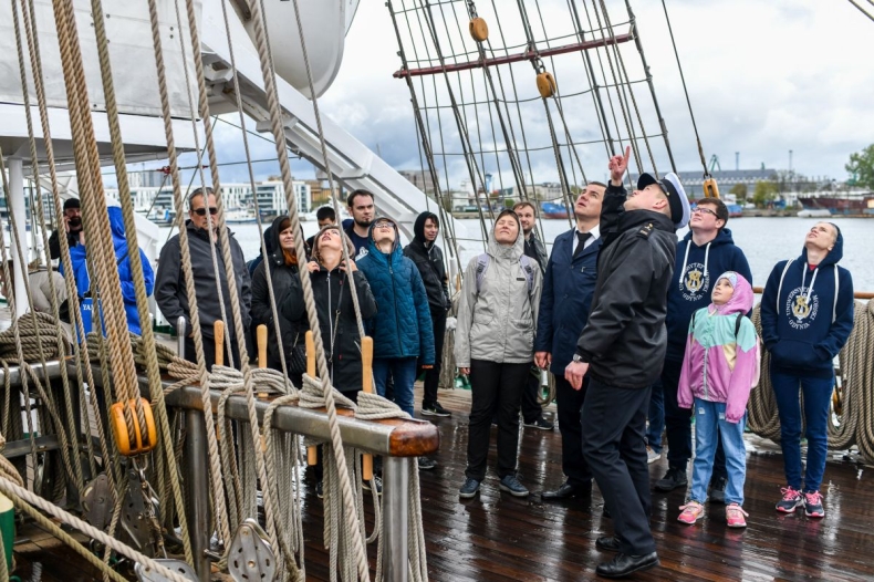 40 lat Daru Młodzieży. Na pokładzie tłumy zwiedzających [WIDEO, ZDJĘCIA] - GospodarkaMorska.pl