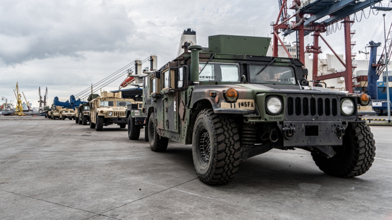 Trwa największy przeładunek sprzętu armii amerykańskiej w historii Portu Gdynia i terminala BCT - GospodarkaMorska.pl