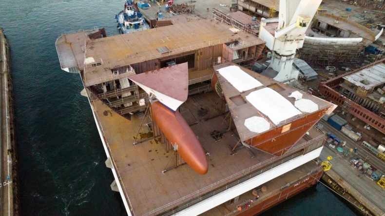 Stocznia Crist. Kolejny mega blok popłynął do Francji [WIDEO, ZDJĘCIA] - GospodarkaMorska.pl