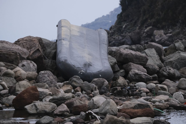 Nielegalnie przekraczający kanał La Manche imigranci będą deportowani do Rwandy - GospodarkaMorska.pl