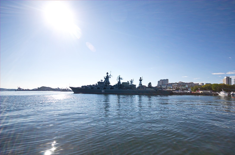 Włochy. Media: rosyjski krążownik przepłynął 150 mil morskich od Apulii - GospodarkaMorska.pl