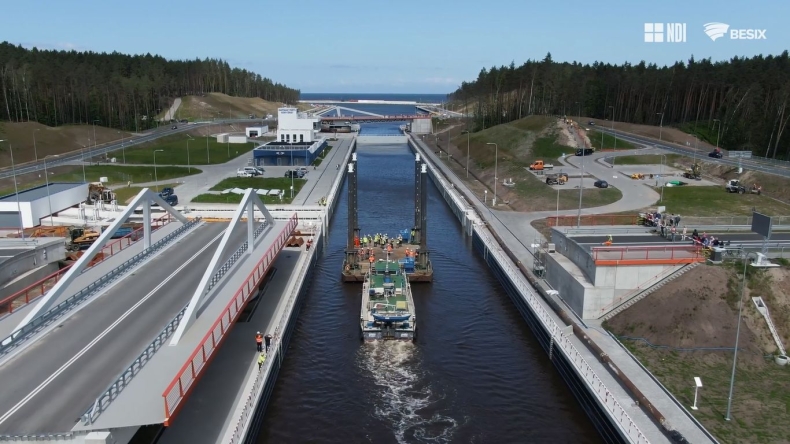 [WIDEO] Przez kanał na Mierzei Wiślanej przepłynęła pierwsza jednostka - GospodarkaMorska.pl