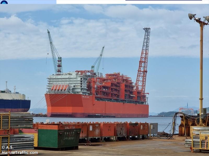 Włoski ENI rozpoczął wydobycie gazu w Mozambiku korzystając z pływającej platformy - GospodarkaMorska.pl