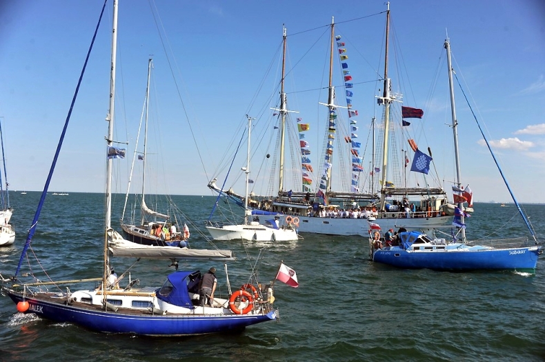 [WIDEO, FOTO] VI Żeglarska Parada Świętojańska - GospodarkaMorska.pl