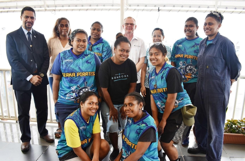 W pełni żeńska załoga wyruszyła na połów tuńczyka - GospodarkaMorska.pl