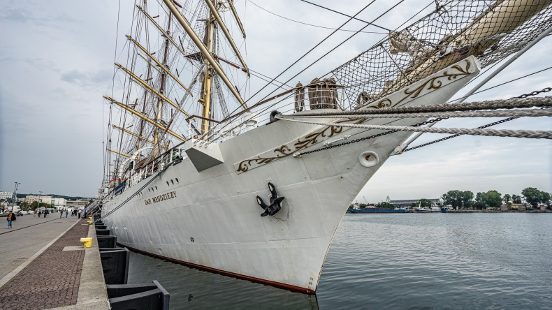 40 lat minęło. Jubileusz „Daru Młodzieży” - GospodarkaMorska.pl