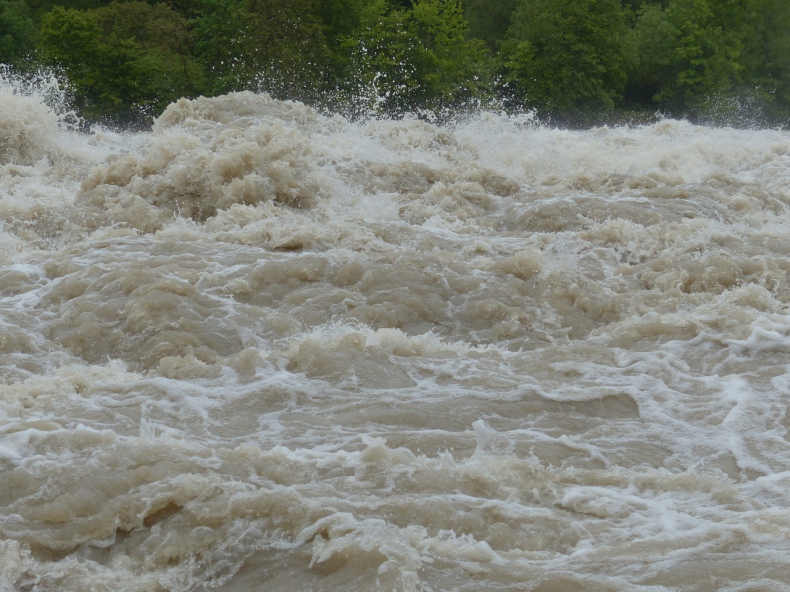 Co najmniej 16 ofiar powodzi w indyjskim Kaszmirze - GospodarkaMorska.pl