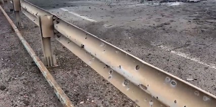 Most Antonowski nad Dnieprem trafiony przez Ukraińców w okupowanym Chersoniu [WIDEO] - GospodarkaMorska.pl
