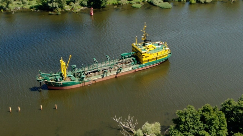 Pogłębianie dna w Kanale Dębickim w Szczecinie. Inżynier Łęgowski już pracuje [WIDEO] - GospodarkaMorska.pl