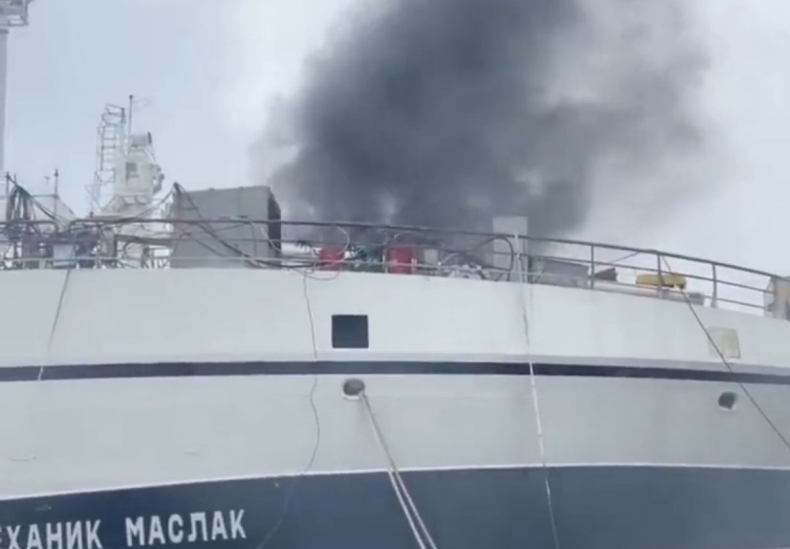 Pożar na nowowybudowanym trawlerze w rosyjskiej stoczni [WIDEO] - GospodarkaMorska.pl