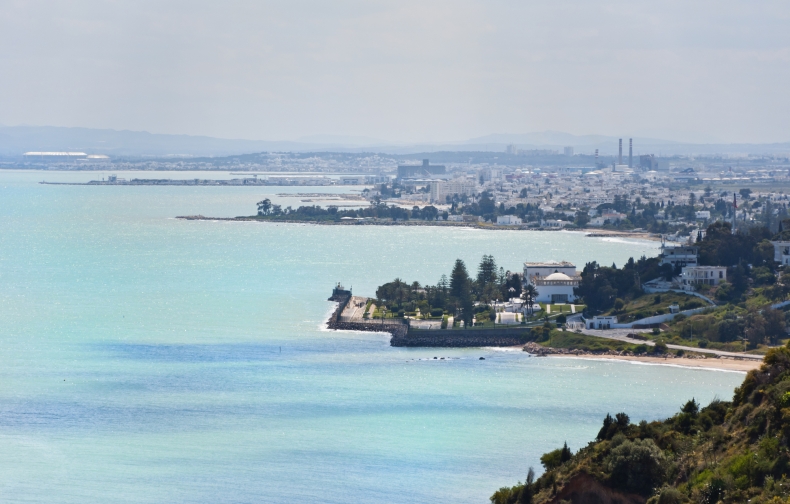 Tunezja: Sześć ofiar śmiertelnych po wywróceniu się łodzi przewożącej nielegalnych migrantów - GospodarkaMorska.pl